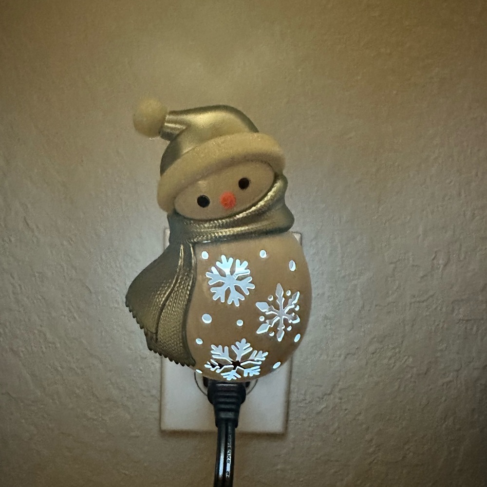 Bath & body works snowman plug in wallflower used once - Picture 4 of 4